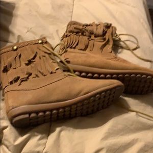 Woman’s boot size 6